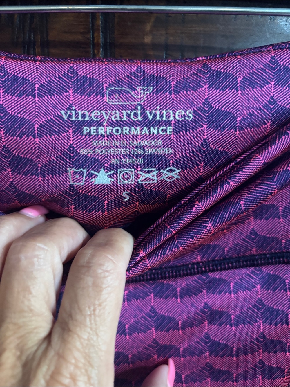 Vineyard Vines Etched Whale Tail Performance Printed Leggings Size Small - Picture 2 of 5